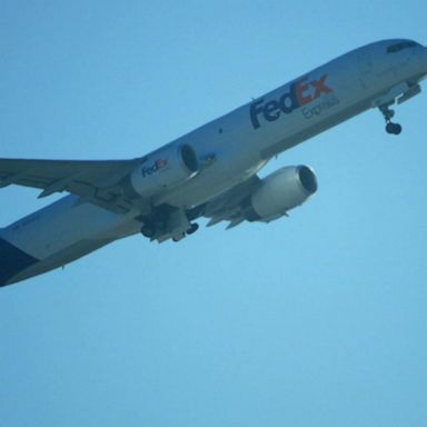 VIDEO: Cargo plane aborts landing after close class with passenger jet at Austin airport