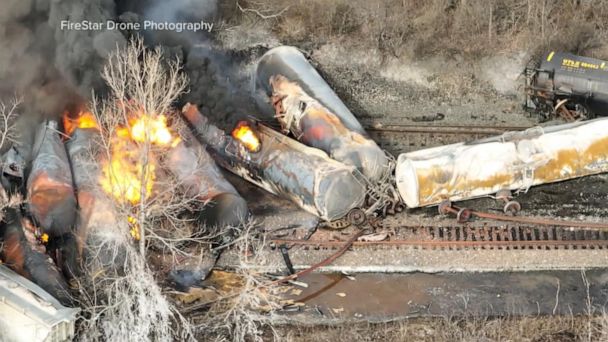 Video Ohio Officials Order Evacuation Of Residents After Massive Train Derailment Abc News