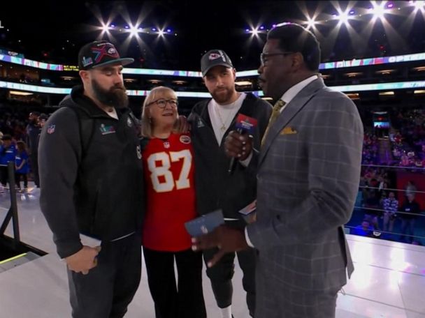 NFL stars' mom makes it into Pro Football Hall of Fame - Good Morning  America