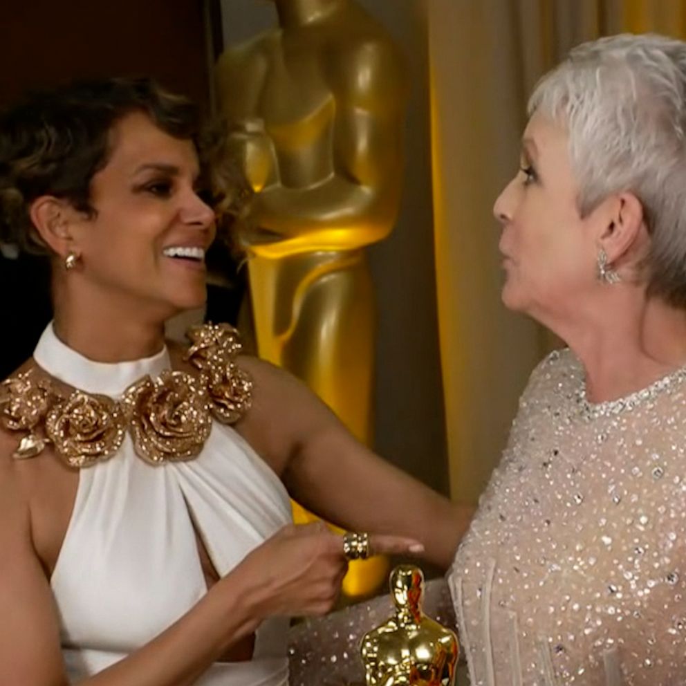 Video Jamie Lee Curtis shares sweet moment with Halle Berry backstage at  Oscars - ABC News
