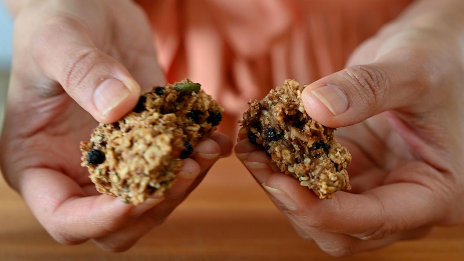 VIDEO: These vegan breakfast cookies are so delicious