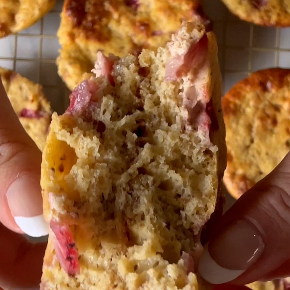 VIDEO: How to make delicious strawberry cheesecake pancake bites