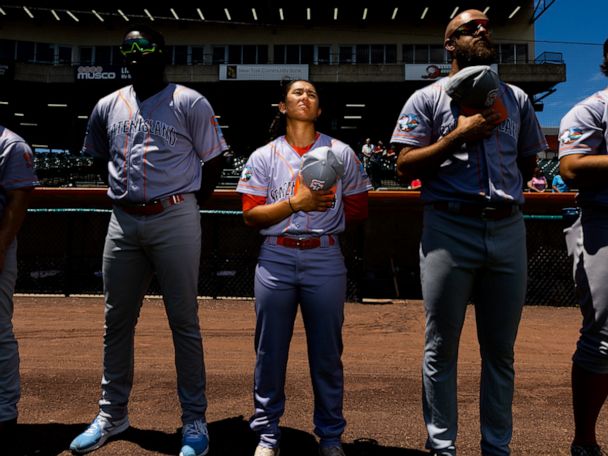 Staten Island FerryHawks two-way player Kelsie Whitmore becomes first woman  to pitch in Atlantic League - ESPN