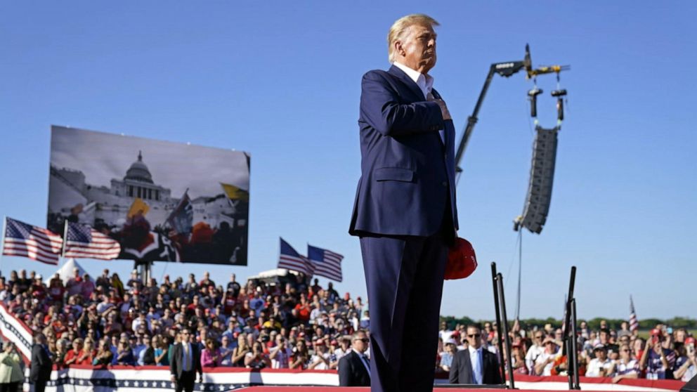 Video Trump holds 1st campaign rally for 2024 run amid ongoing