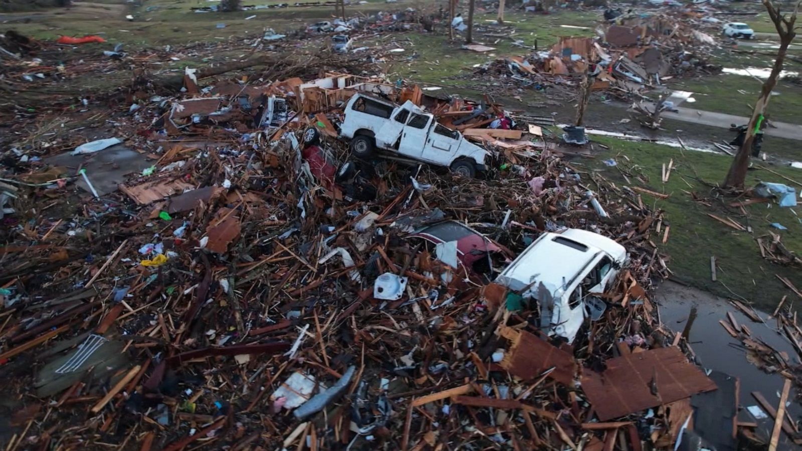 VIDEO: Theater roof collapses in Illinois from severe weather