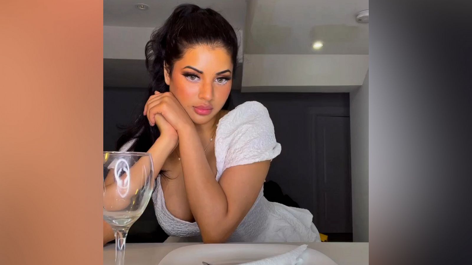 VIDEO: How to pose for the perfect picture