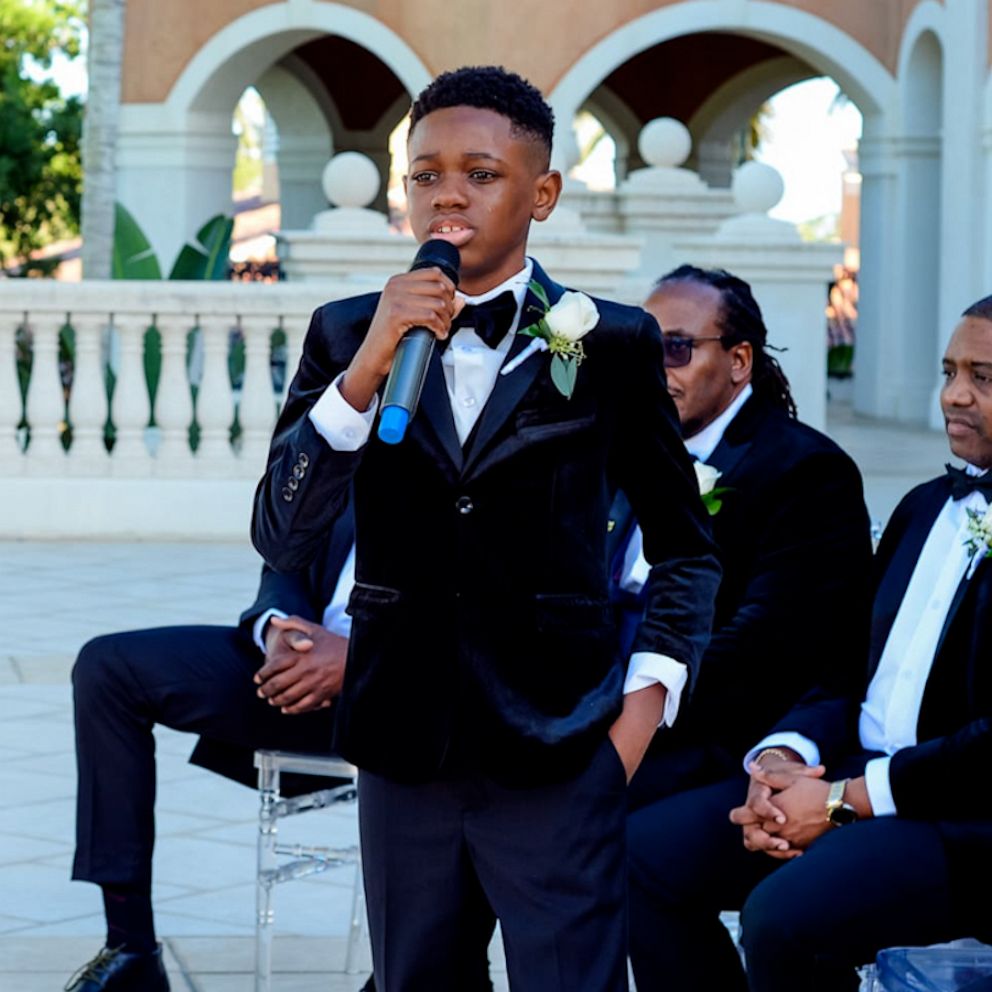 Video 12-year-old goes viral for singing at parents' vow renewal - ABC News