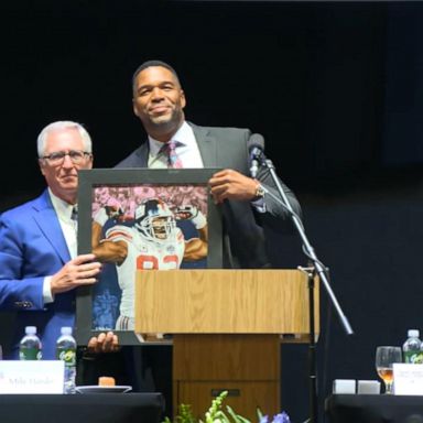 VIDEO: Michael Strahan gets inducted into Texas Sports Hall of Fame