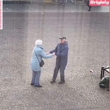 VIDEO: Elderly couple delights onlookers by dancing together in town square