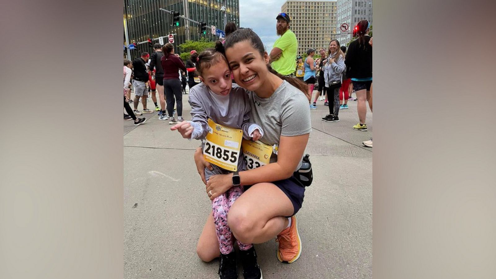 VIDEO: Special education teacher runs half marathon with student in emotional video