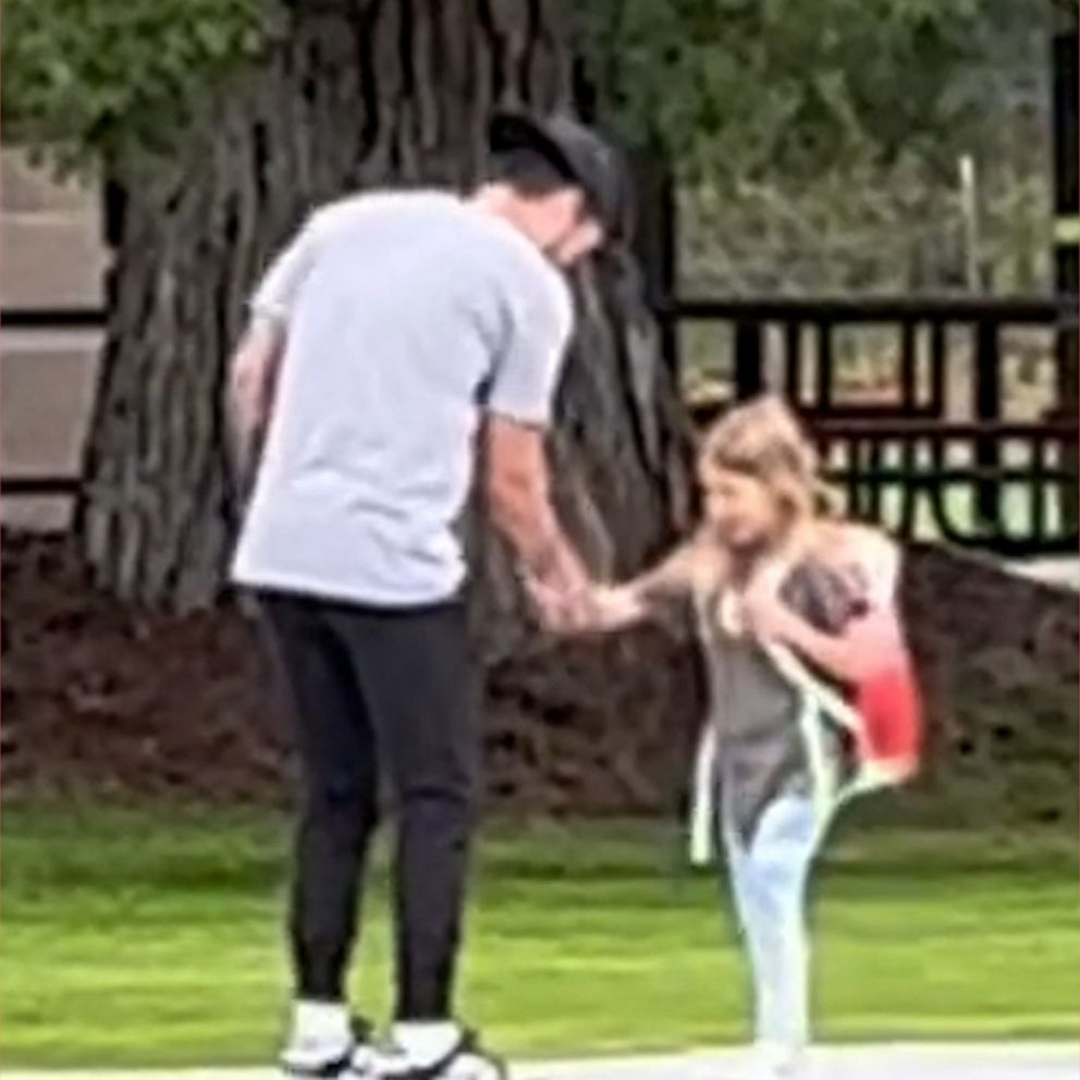 VIDEO: Dad and daughter have the cutest handshake 