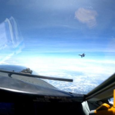 VIDEO: Chinese fighter jet flies 400 feet in front of US plane