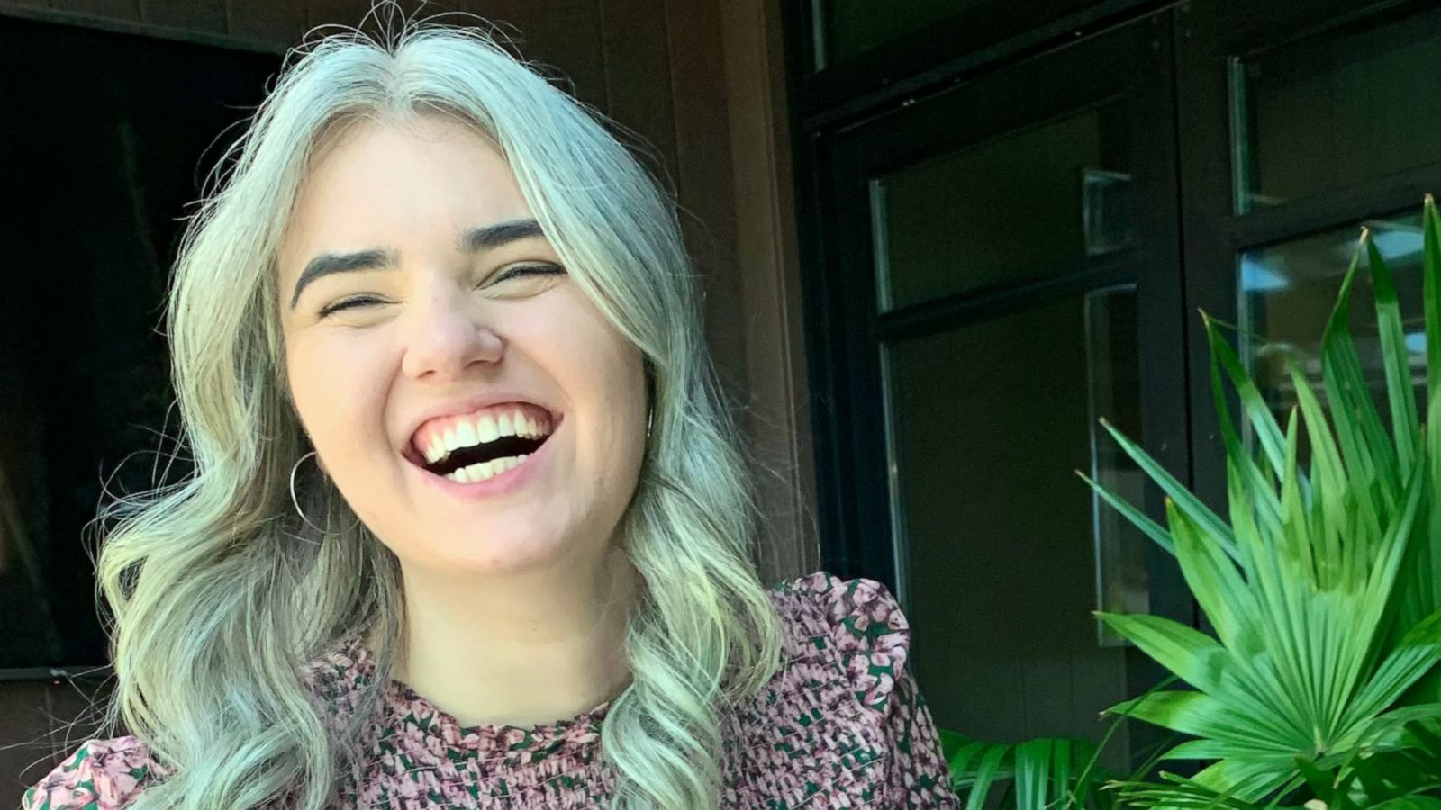 she-struggled-with-gray-hair-at-9-years-old-now-she-embraces-her