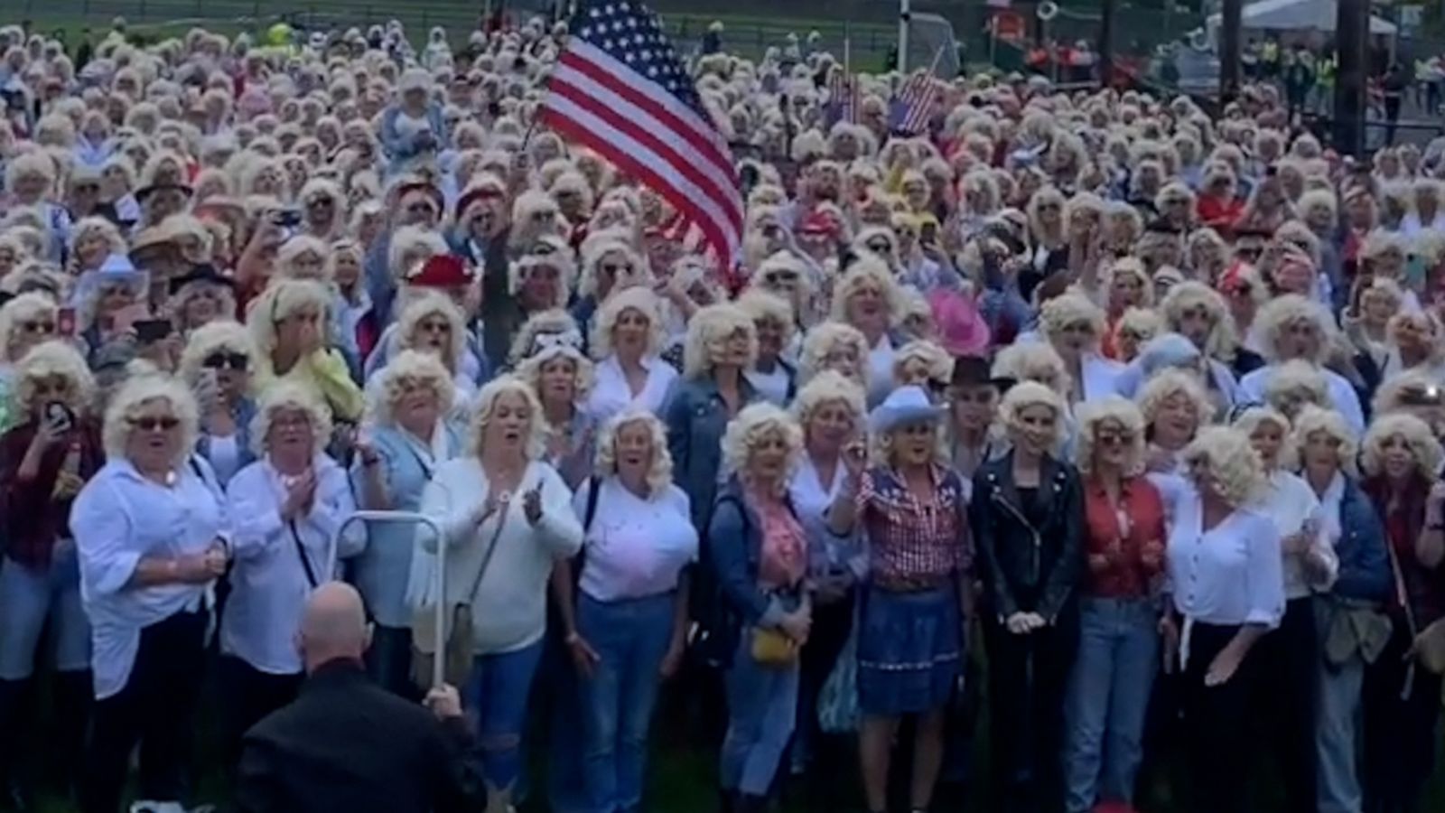 VIDEO: Town dresses up as Dolly Parton to break world record