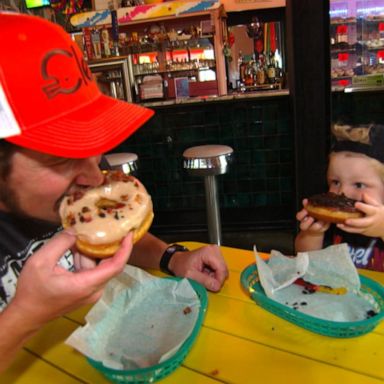 VIDEO: Dad and toddler have fun day out in Cleveland