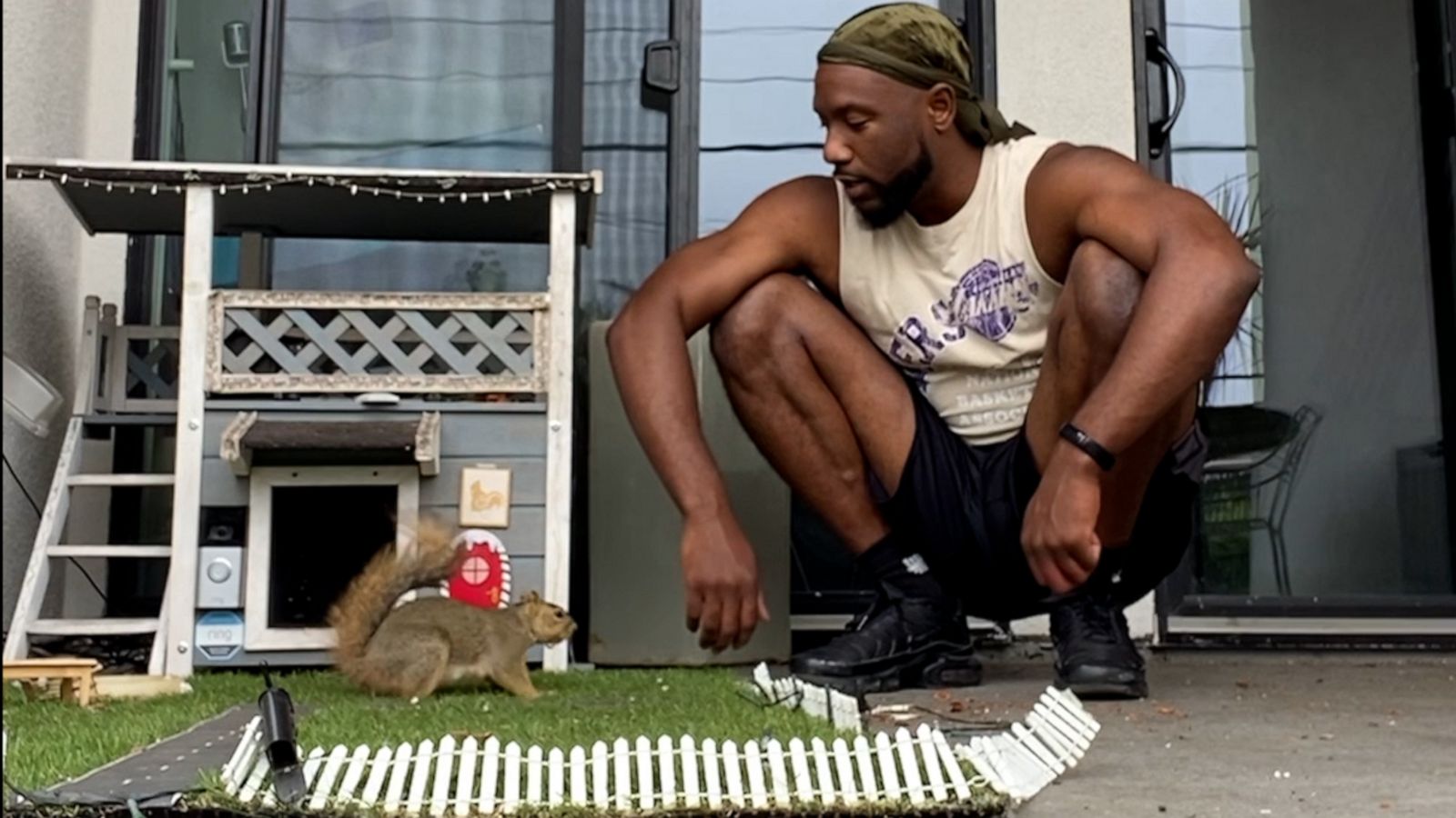 VIDEO: Content creator finds peace in friendship with neighborhood squirrels