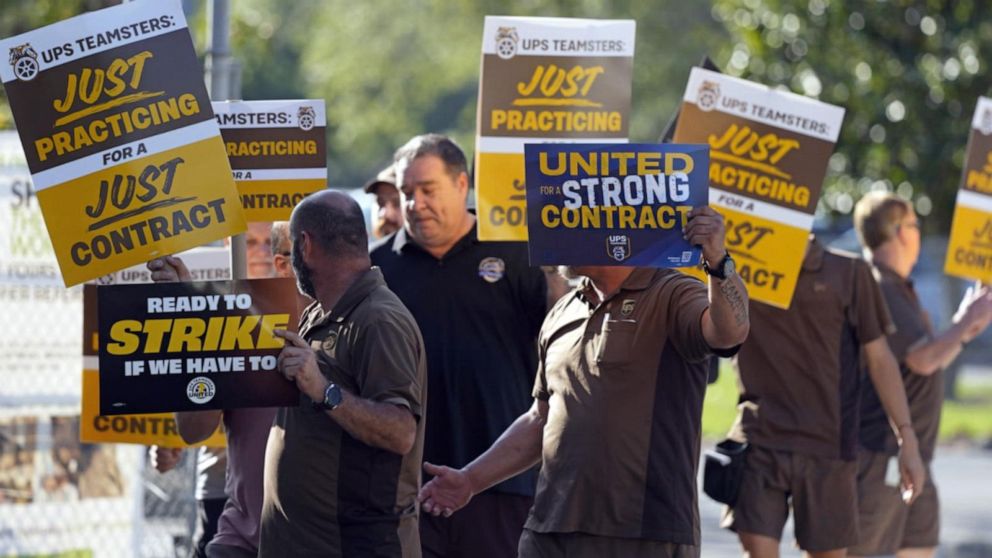 Video Contract negotiations between UPS and Teamsters union stall ABC