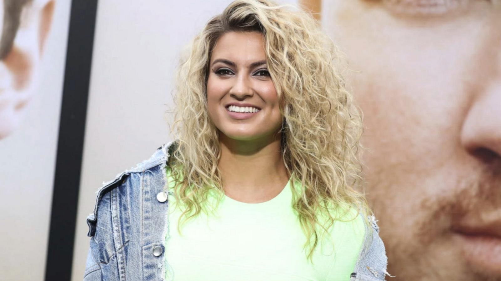 Tori Kelly - Never Alone (Official Live Video) 