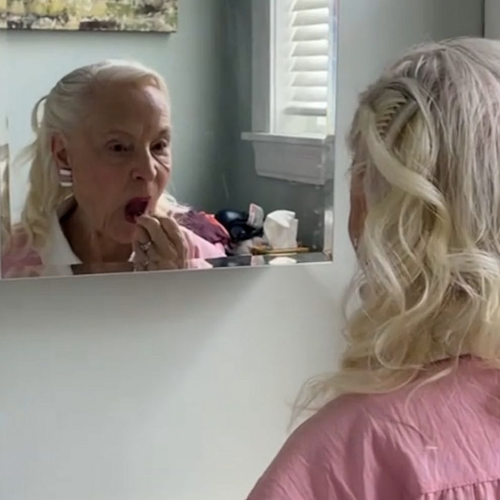 Woman takes 93-year-old grandma to see 'Barbie' - Good Morning America