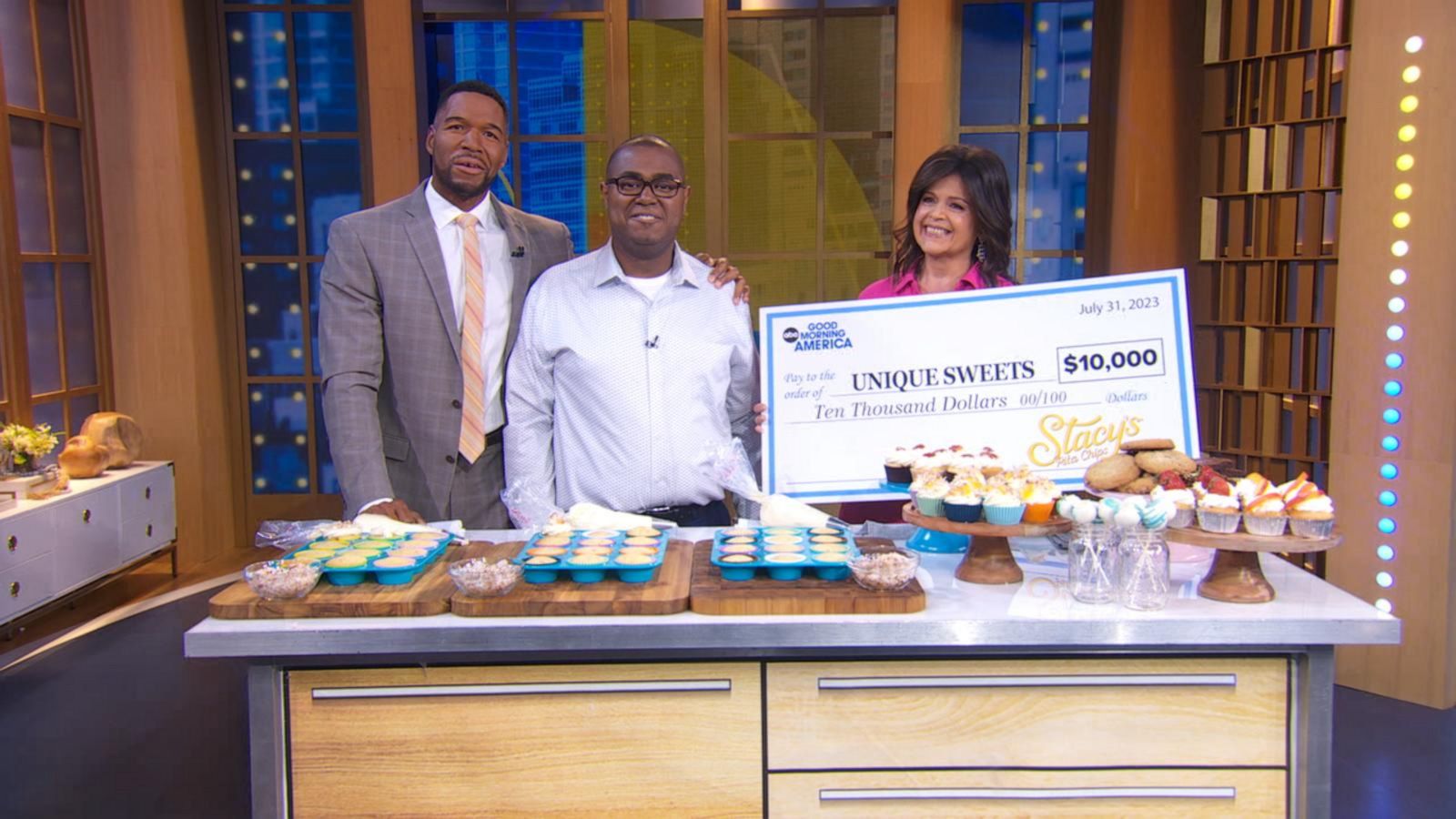 PHOTO: "GMA" presented Chicago-based baking business Unique Sweets with a surprise donation.