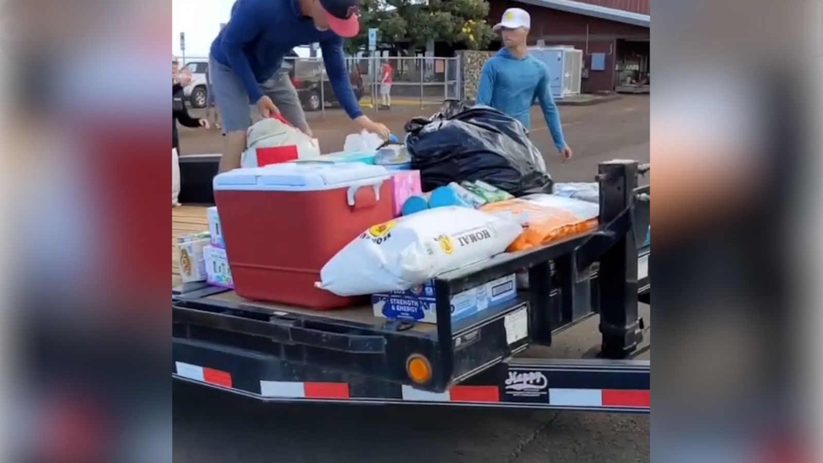 VIDEO: Community members in Lahaina gather food and supplies for Maui fire victims