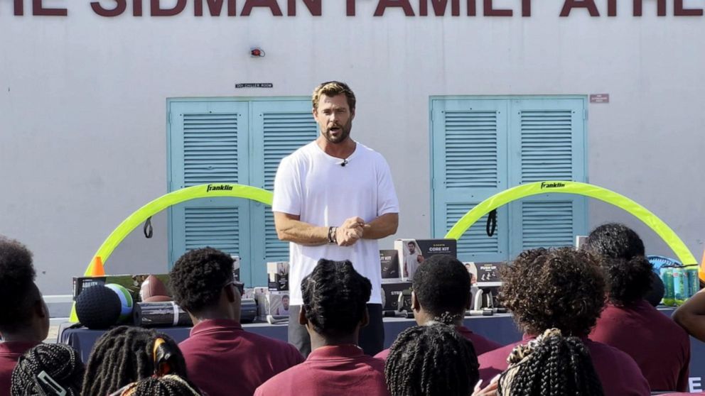Chris Hemsworth makes surprise donation to a Miami school - Good