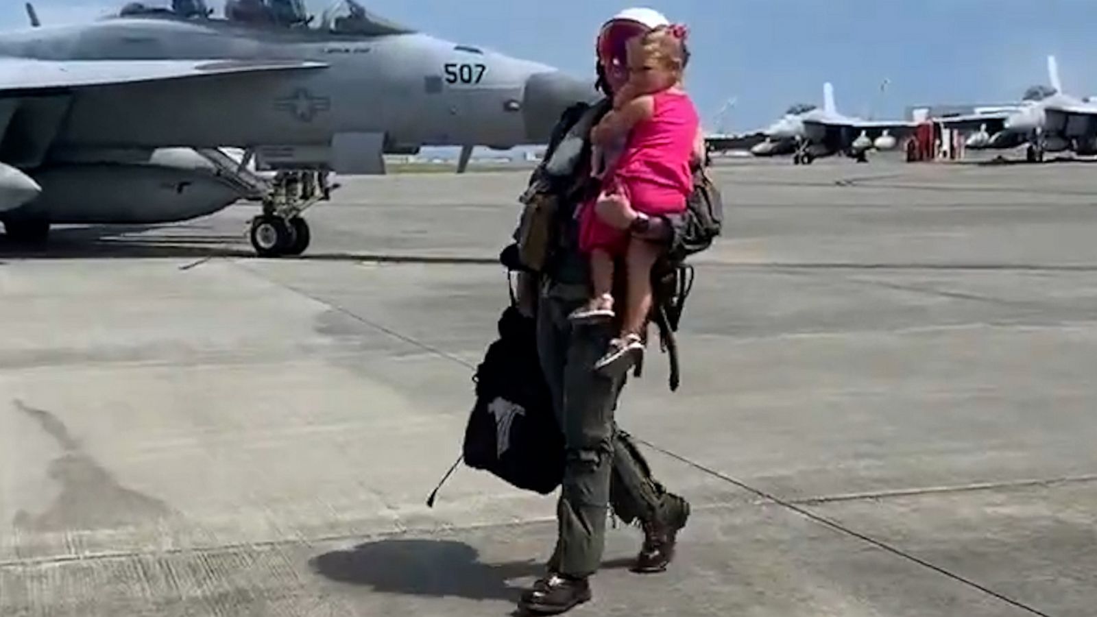 VIDEO: Girl runs to hug navy dad when he returns from deployment