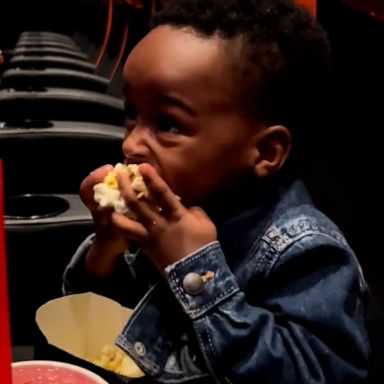 VIDEO: The intense way this kid eats popcorn at the movie theater is blowing our minds