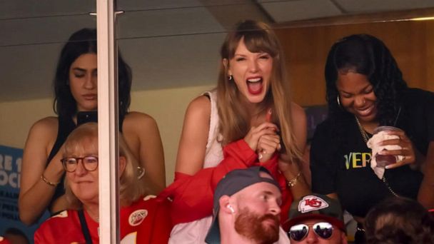 Taylor Swift watches Travis Kelce's Chiefs alongside famous friends - ABC  News