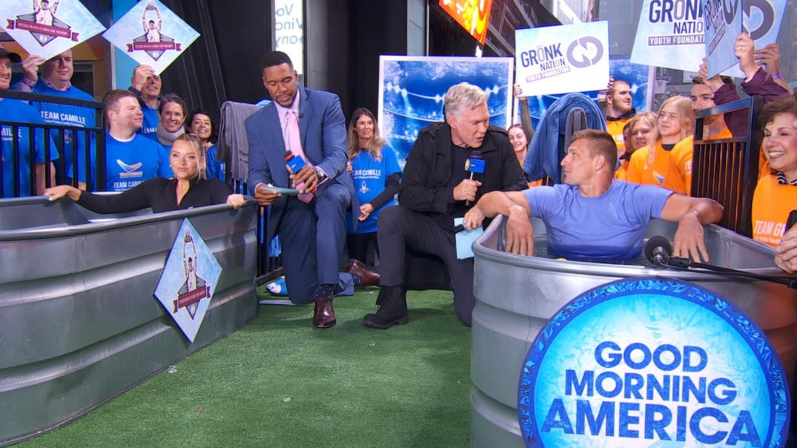 PHOTO: Camille Kostek and Rob Gronkowski do an ice bath challenge for charity on "GMA."