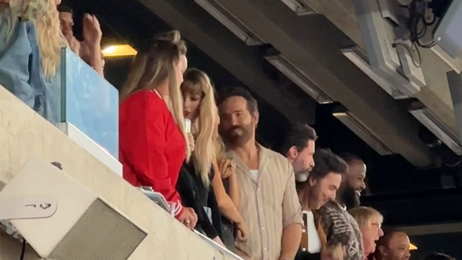 VIDEO: Taylor Swift attends Chiefs-Jets game with Blake Lively, Ryan Reynolds and more