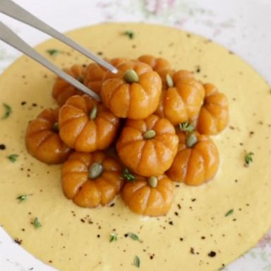 VIDEO: How to make pumpkin-shaped pumpkin gnocchi with pumpkin sauce 