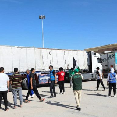 VIDEO: Some humanitarian aid crosses from Egypt into Gaza Saturday