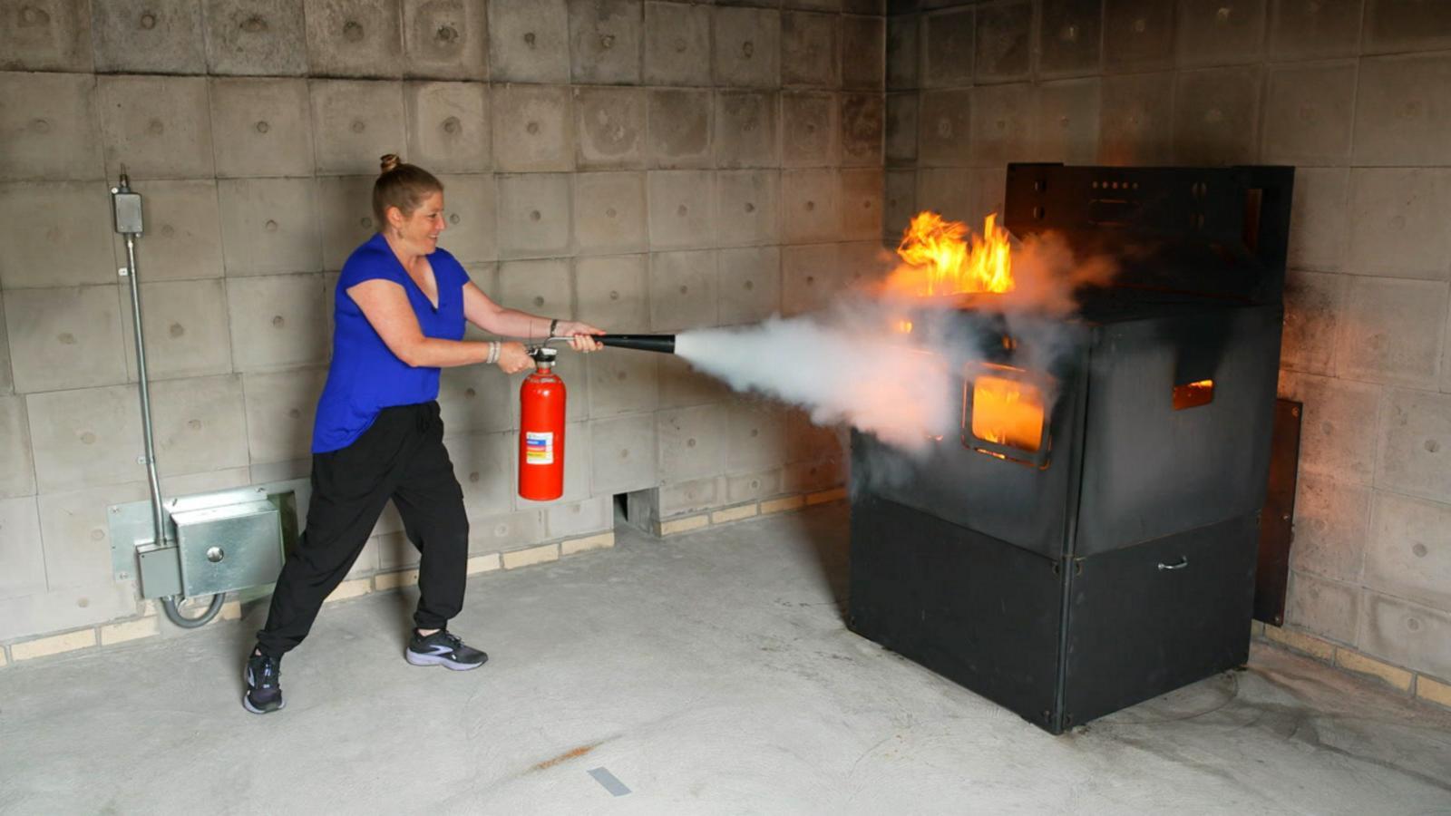 VIDEO: How to use a fire extinguisher as Thanksgiving cooking gets underway
