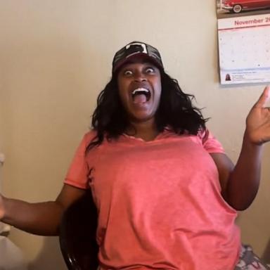 VIDEO: Mom has hilarious reaction after daughter surprises her for Thanksgiving