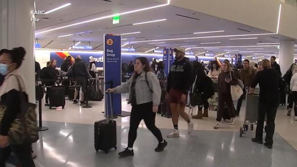 Organization looks to ease air travel stresses for young passengers with  autism - ABC News