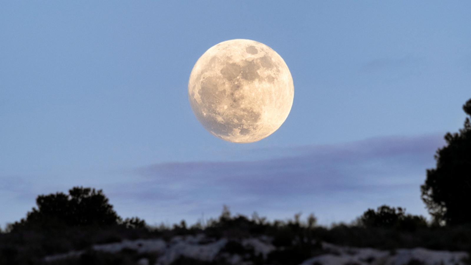 December's full moon: When to see the Christmas moon - ABC News