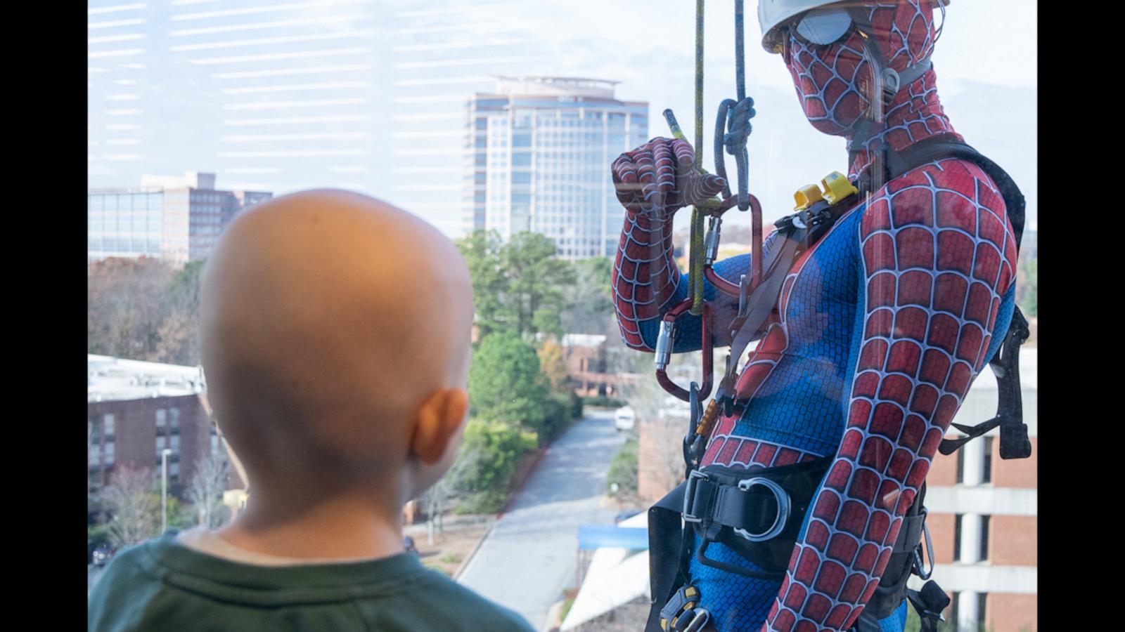 VIDEO: Emergency workers go extra mile to bring cheer to Atlanta children’s hospital