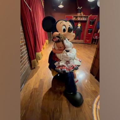 VIDEO: Toddler loves giving long hugs to Mickey and Minnie Mouse