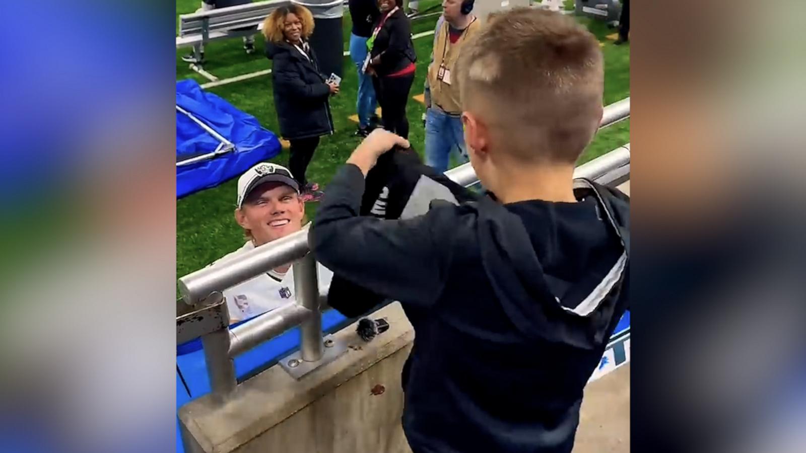 VIDEO: Young football fan has best reaction to New Orleans Saints player signing his jersey