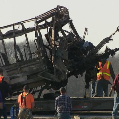 VIDEO: At least 5 dead in Illinois school bus crash