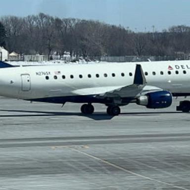 VIDEO: Delta planes clip wings on Minnesota tarmac