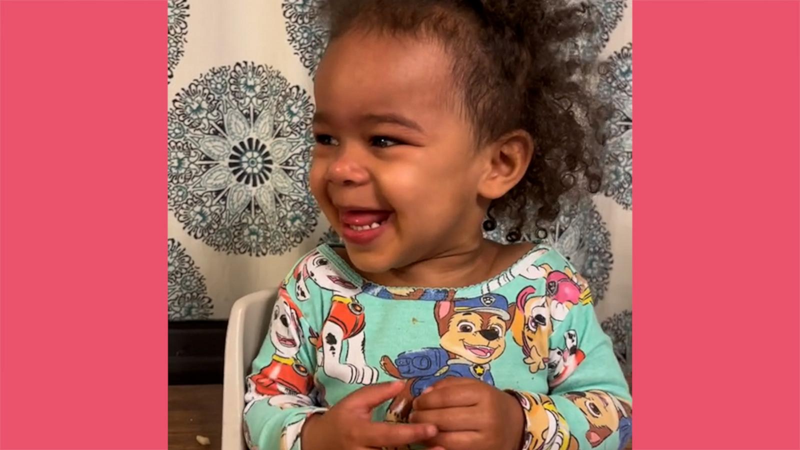VIDEO: Toddler kisses her own boo-boo and cures herself with laughter