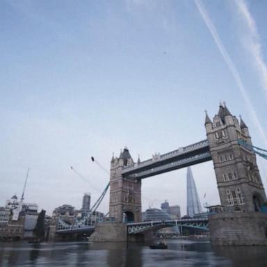 VIDEO: Skydivers fly high above London’s Tower Bridge