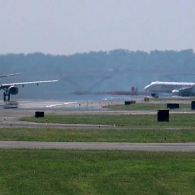 VIDEO: Passenger jets have close call at Washington, DC airport