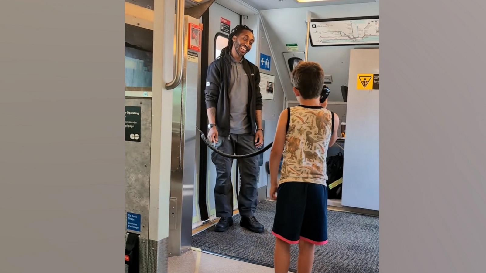 Kid's announcement on Toronto train goes viral - Good Morning America