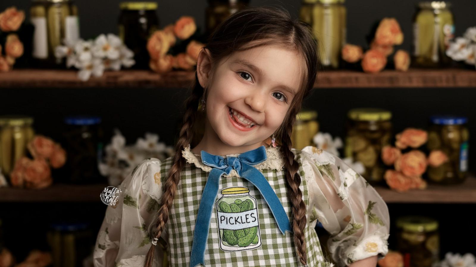 VIDEO: 5-year-old has hilarious ‘pickle princess’ photo shoot for her birthday