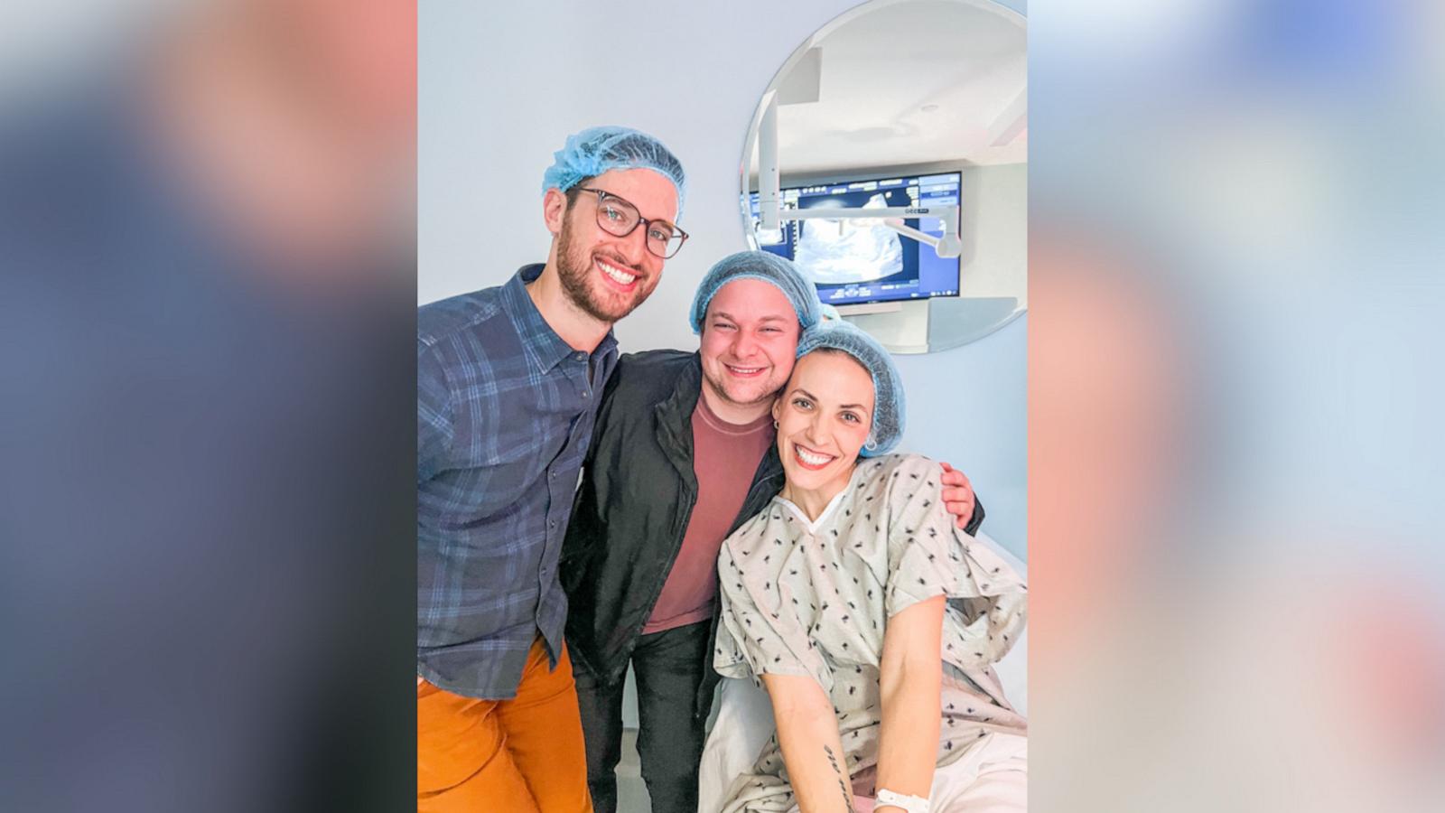 Mom of 2 got pregnant using donor sperm. Now she's a surrogate for gay couple - Good Morning America