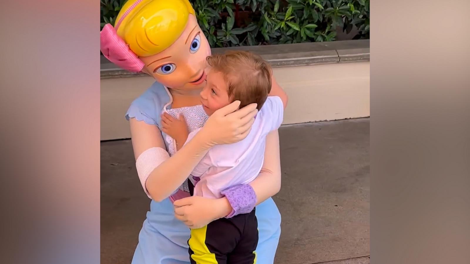 VIDEO: Disneyland's Bo Peep and Woody share touching moment, signing with boy who is deaf