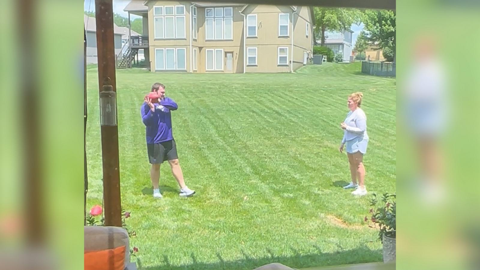 Watch this NFL rookie practice with his mom before 1st game - Good ...